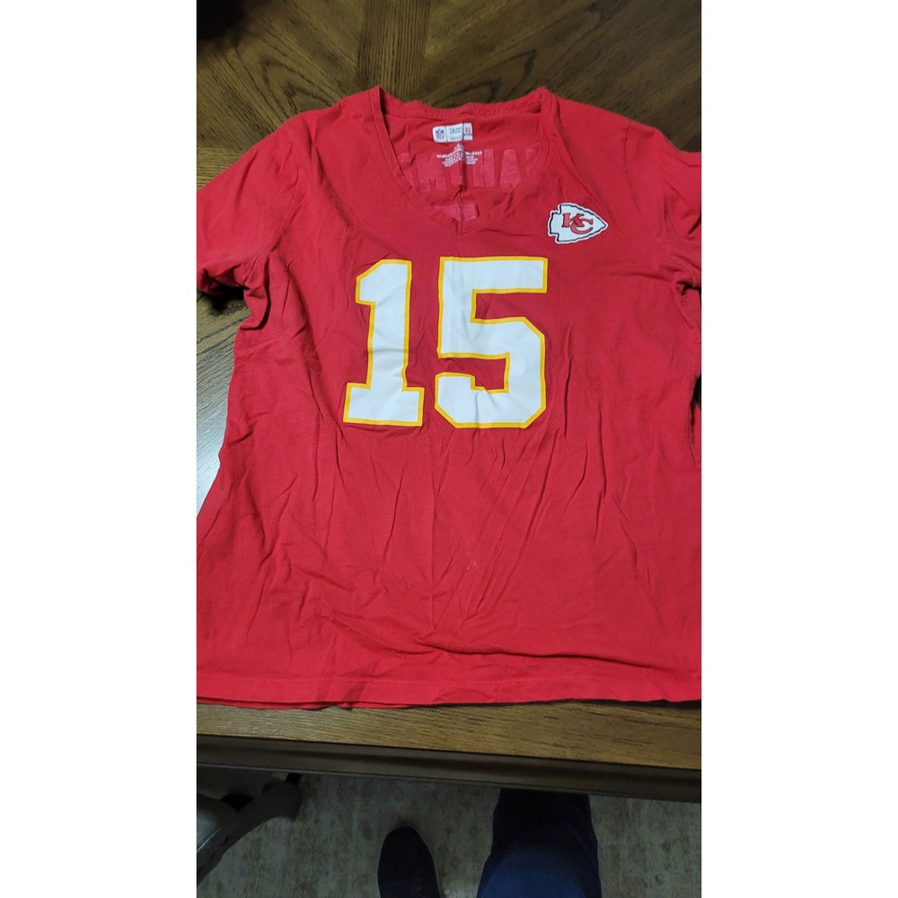 NFL Team Apparel Kansas City Chiefs Patrick Mahomes 15 Red V-Neck Shirt Womens L